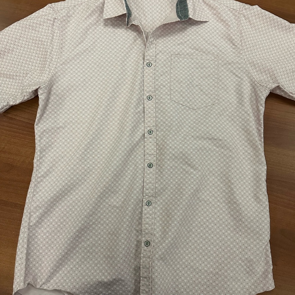 Men’s button-up short sleeve shirt